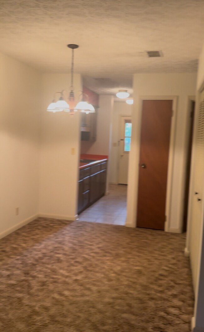 Foto del edificio - 220 Laurel Ave