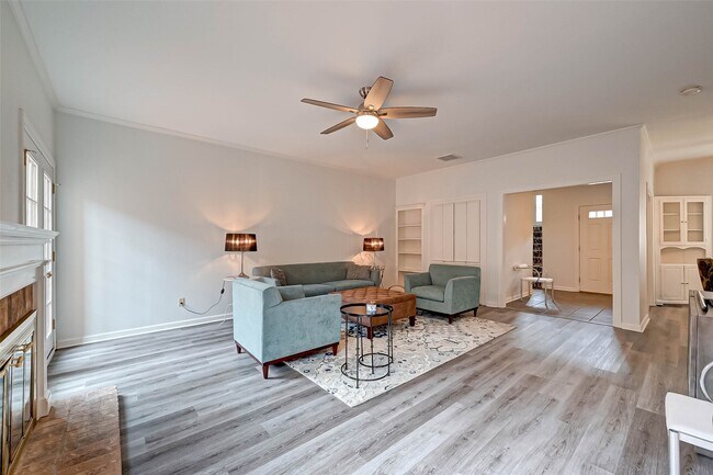 Building Photo - 600 Wilcrest Dr