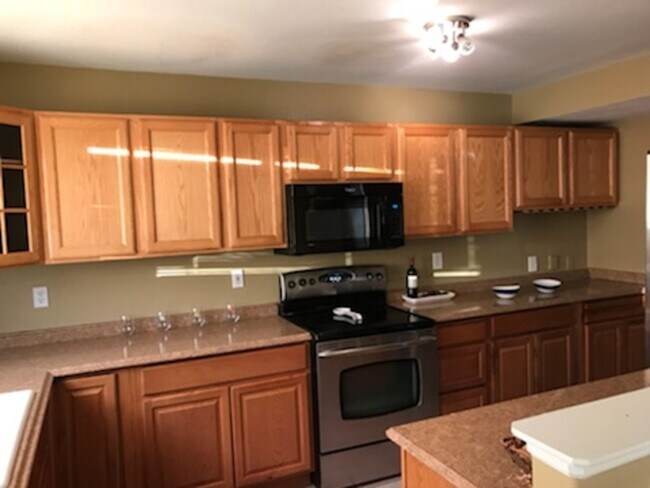 Building Photo - 4420 Bramble Ln