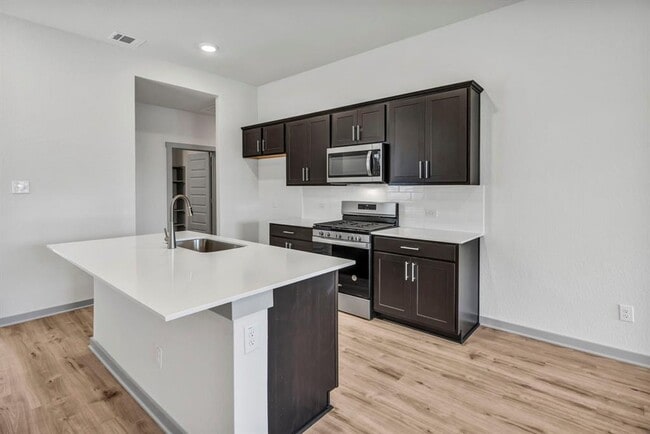 Foto del edificio - 108 Windsor Blvd