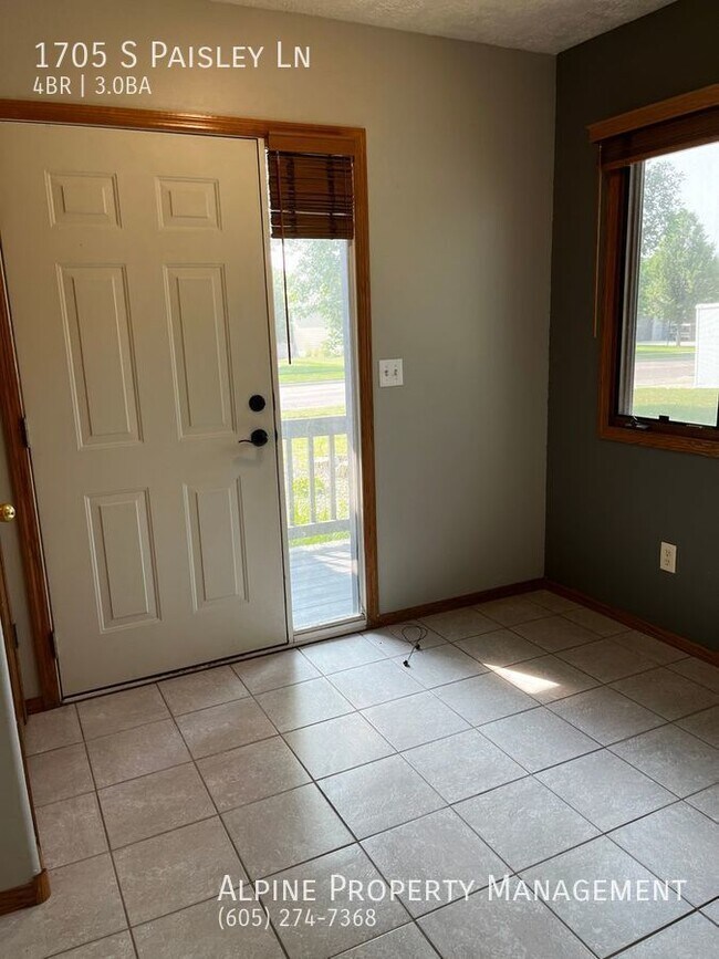 Building Photo - Beautiful 4 Bed/3 Bath West Side Home with...