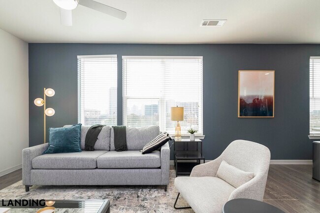 Foto del edificio - 6525 Ed Bluestein Blvd