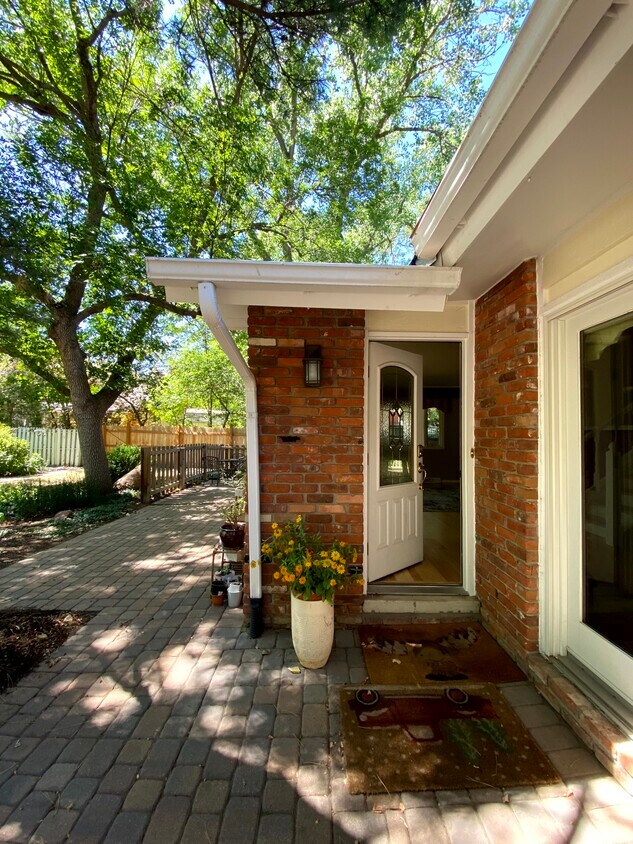 Etrance - 191 Pawnee Dr