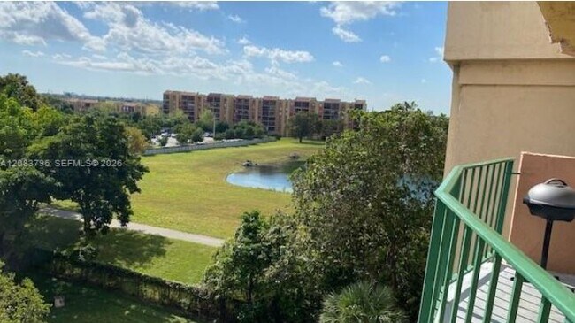 Foto del edificio - 9360 Fontainebleau Blvd
