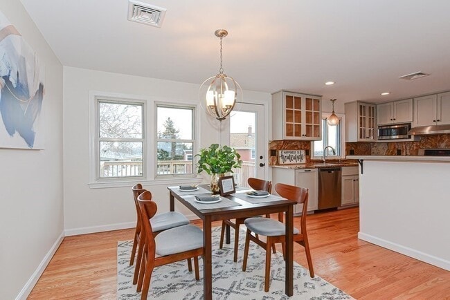 Foto del edificio - 21 Swan Ave