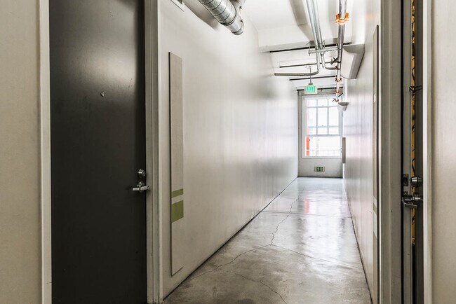 Building Photo - 738 S Los Angeles St