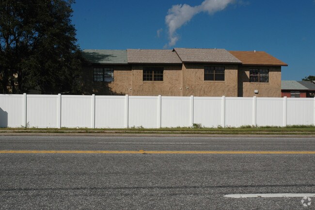 Foto del edificio - 1800 South St
