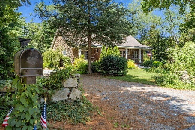 Foto del edificio - 93 Kickemuit Ave