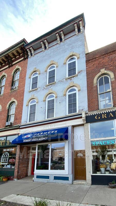 Building Photo - 219 W Main St