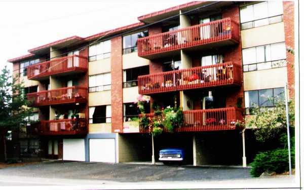 Primary Photo - Lochnaw Apartments