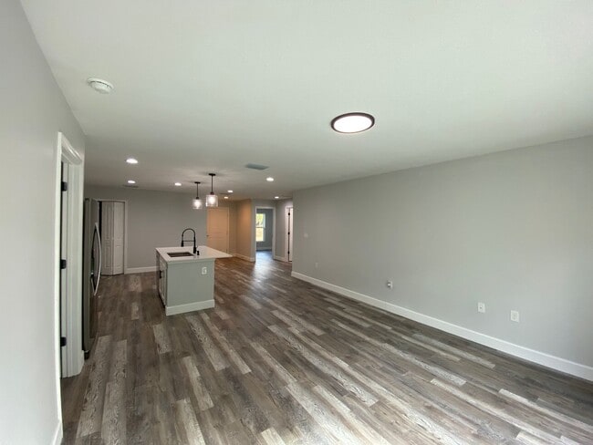 Building Photo - 17207 Waldrun Ave