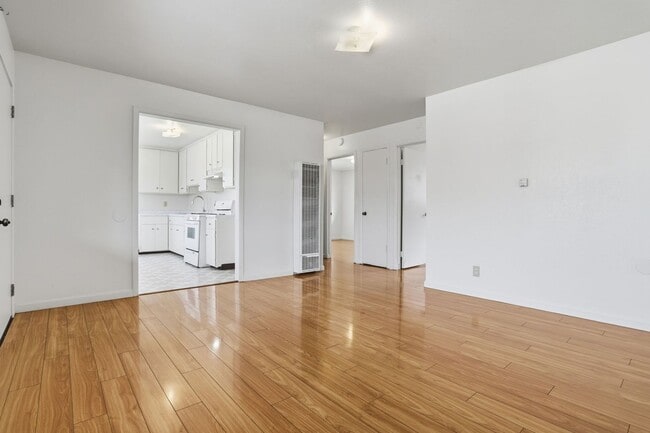 Foto del edificio - Spacious Upstairs Unit!