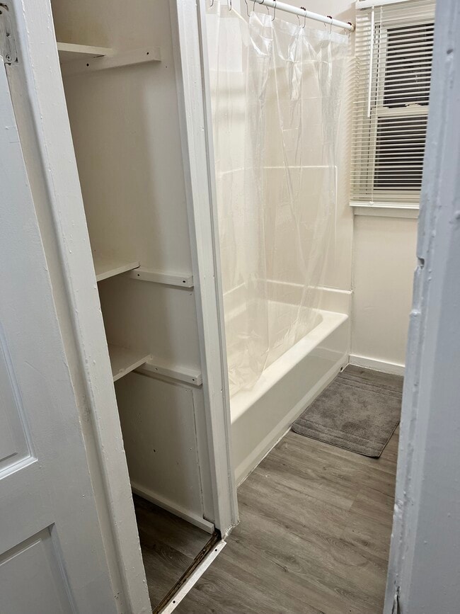 39 Knox St Unit 39 Knox Apt 3, Springfield, MA 01105 Apartments in