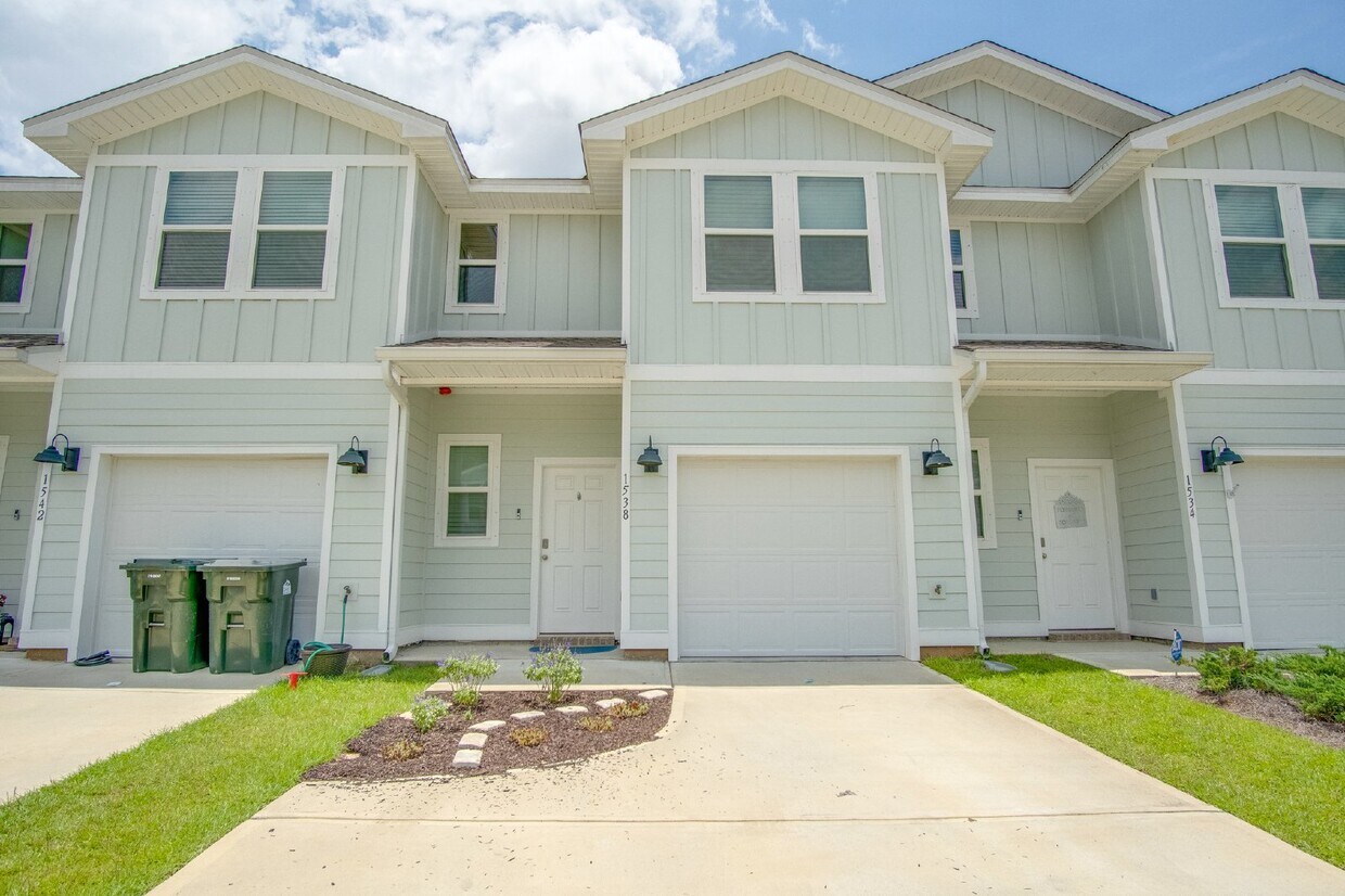 Primary Photo - 3/2.5 New Construction Townhome with commu...
