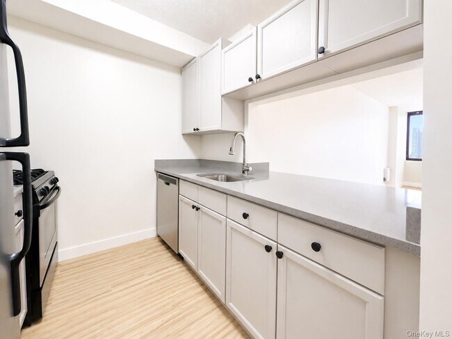 Foto del edificio - 4-74-74 48th Ave