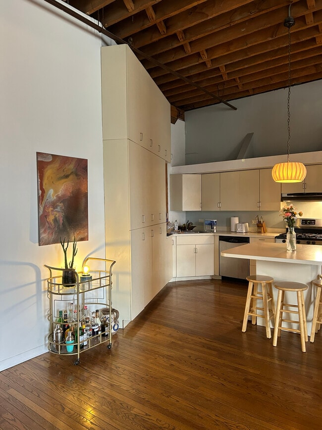 Kitchen - 1147 W Ohio St