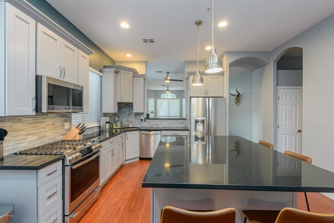 Building Photo - 10423 E Saltillo Dr