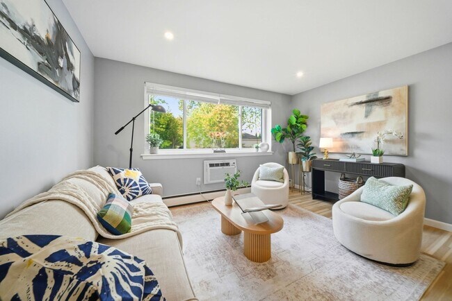 Foto del edificio - Brand new renovation…. 2 bed in Allston!!