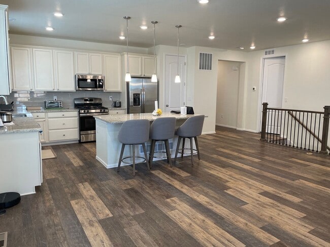 Building Photo - Beautiful Ranch-Style 3 bed, 2 Bath House ...