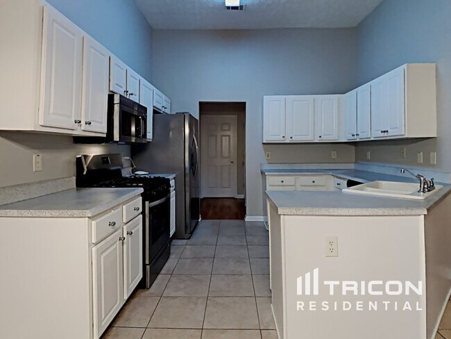 Foto del edificio - 931 Tilford Point Pl