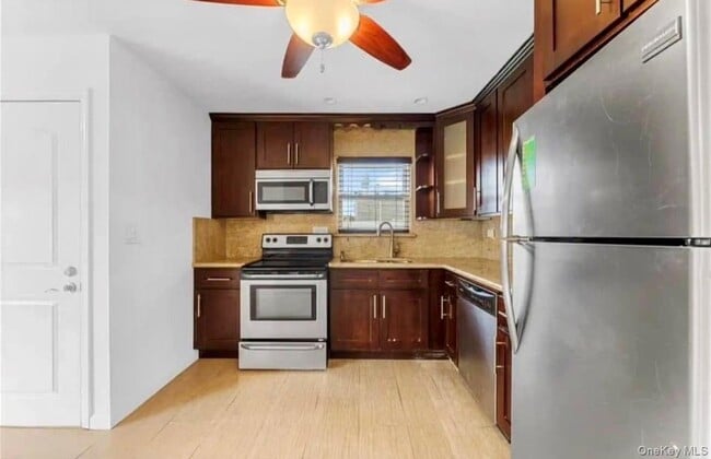 Foto del edificio - 23 Doris Ave