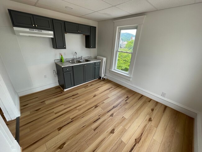 Building Photo - 2901 Maple Ave