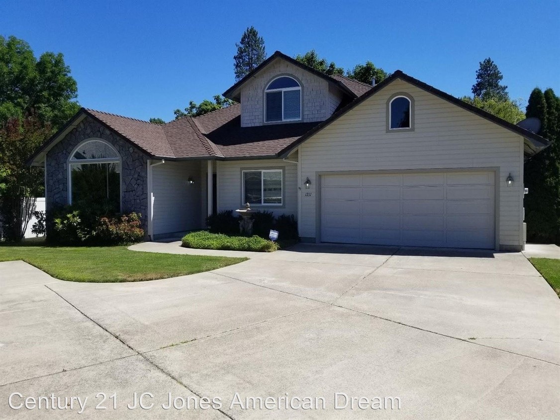 Primary Photo - 4 br, 2 bath House - 1211 SW Ironwood Dr.