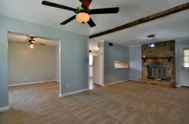 Building Photo - 3 Bedroom 2 Bath in North Columbus