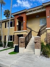 Building Photo - 935 NE 34th Ave