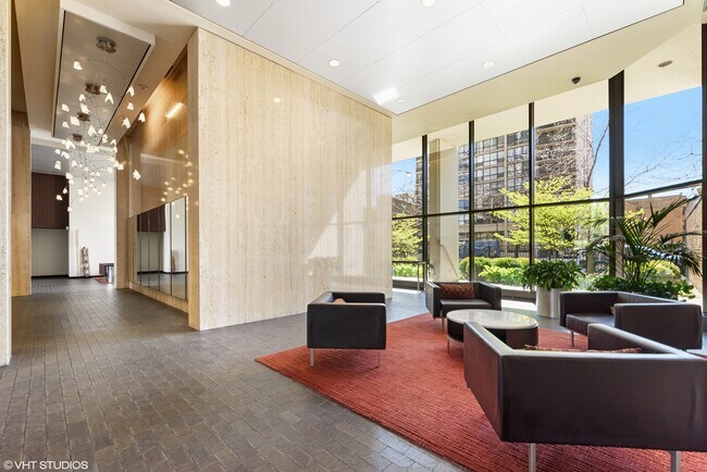 Foto del edificio - 1560 N Sandburg Terrace