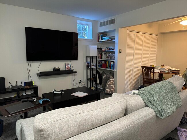 Building Photo - 549 Longshore Dr