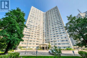 Building Photo - 3700-3700 Kaneff Crescent