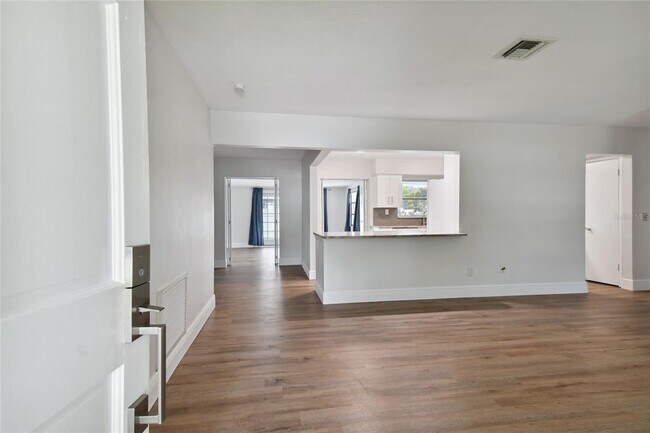 Building Photo - 2111 Lanai Ave