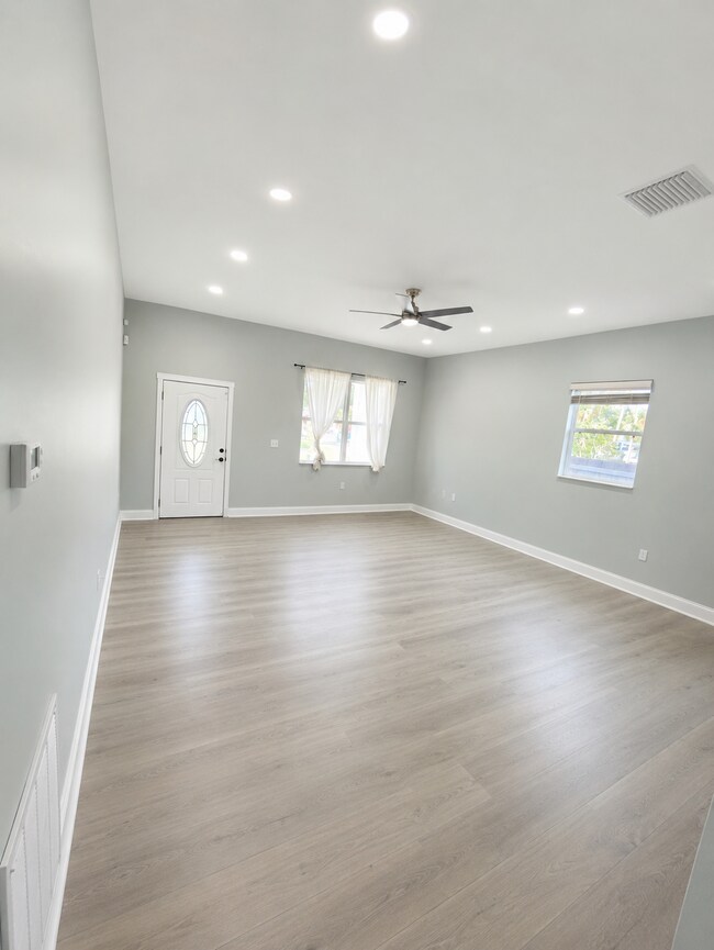 Foto del edificio - 3680 19th Ave S