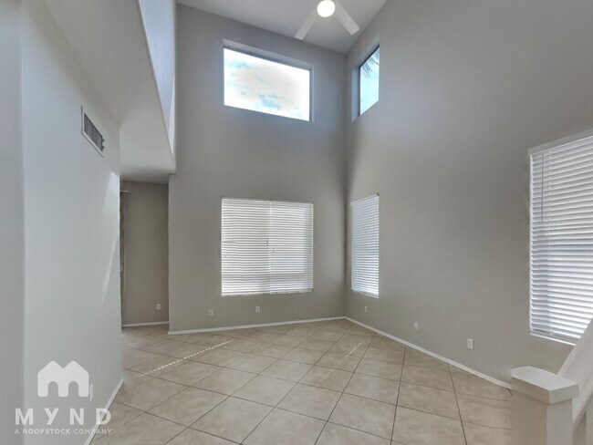 Foto del edificio - 2121 N 29th Pl