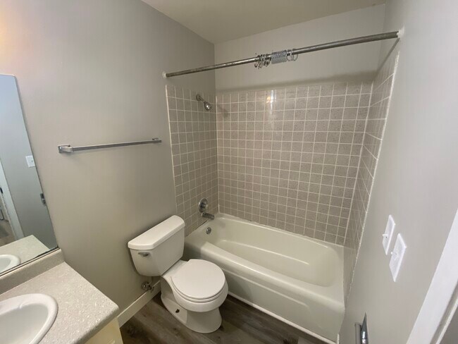 Foto del edificio - Oakwood Manor Apartments