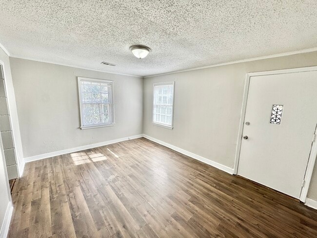 Building Photo - 2736 Dunn Ave