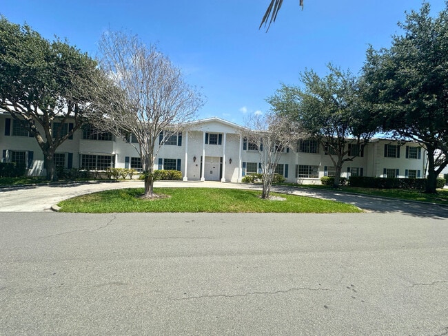 Welcome to charming 2-bedroom, 1-bathroom ... - Welcome to charming 2-bedroom, 1-bathroom ... House