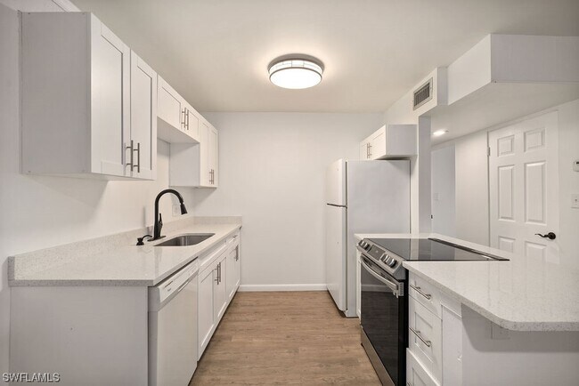 Building Photo - 1849 Maravilla Ave