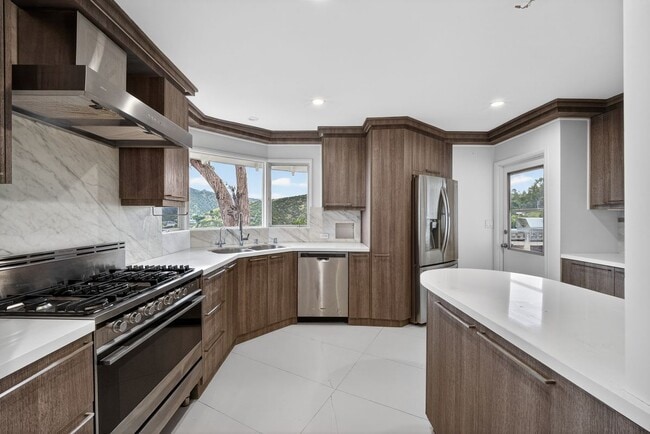 Foto del edificio - 935 Linda Flora Dr