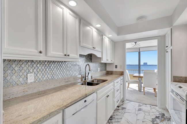 Building Photo - 5550 N Ocean Dr