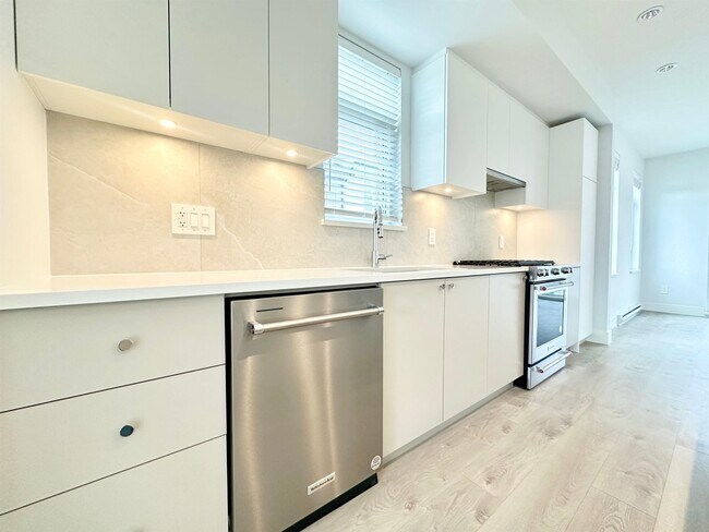 Photo du bâtiment - 2070-2070 Oak Meadows Dr
