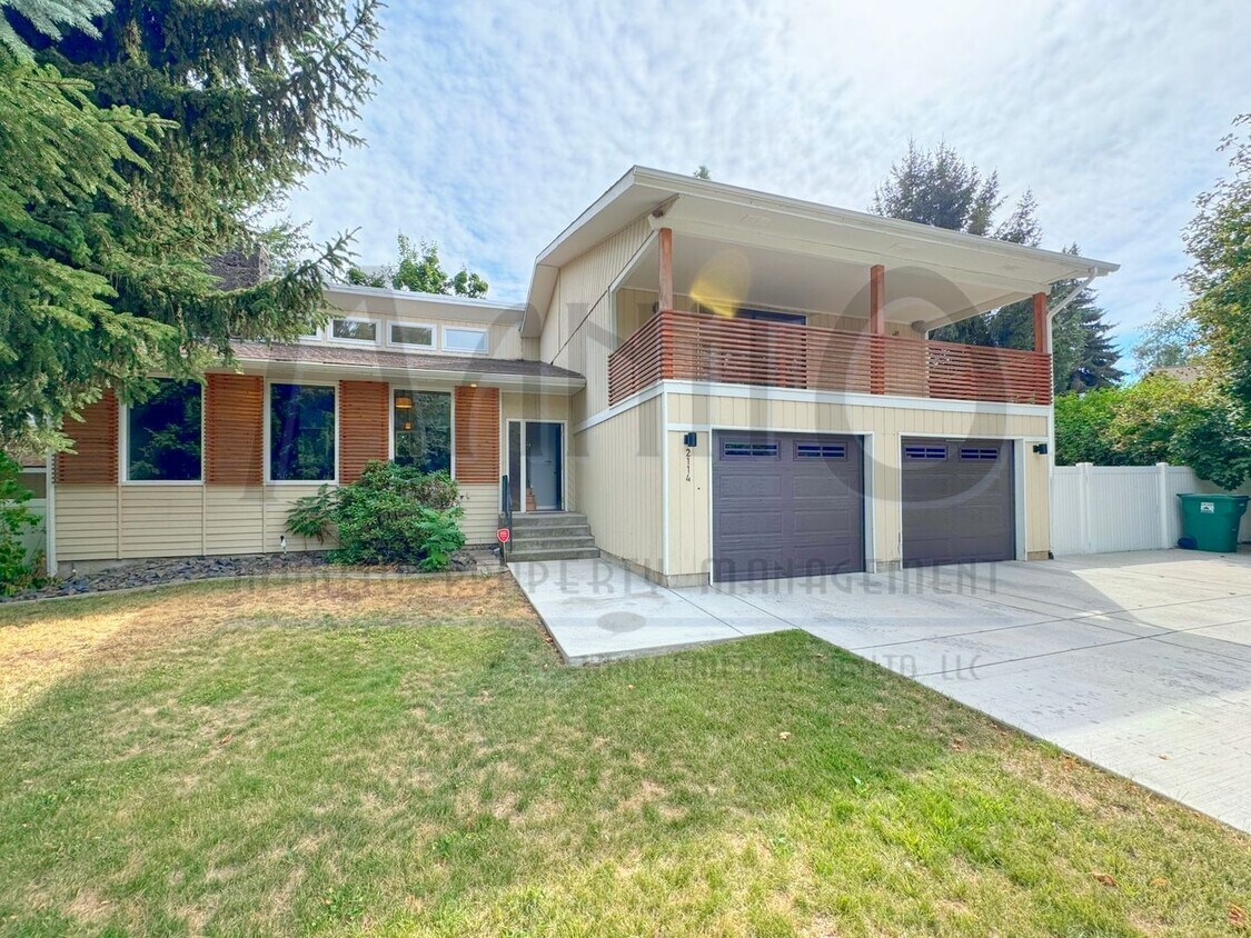 Primary Photo - Entertainer's Delight - Sprawling South Hi...