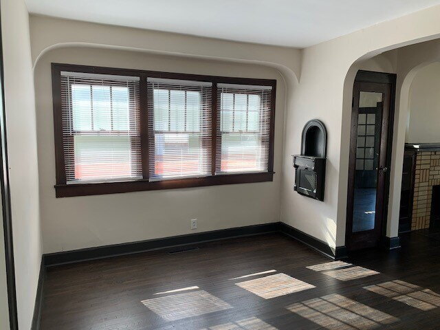 Building Photo - NEAR EASTSIDE 2BR BUNGALOW RECENTLY UPDATED!