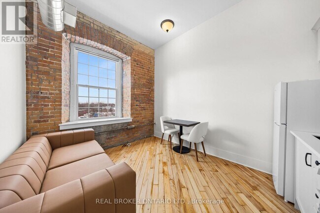 Photo du bâtiment - 150 Mill St