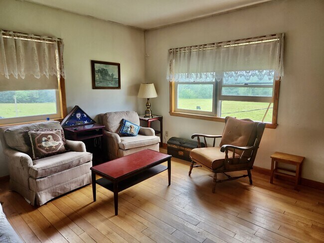 Foto del edificio - 826 Holt Rd