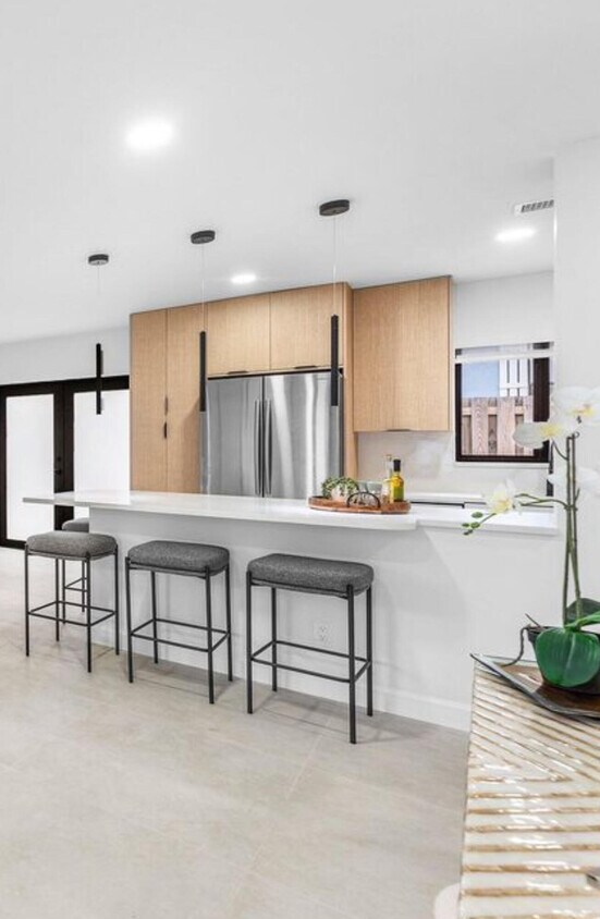 Foto principal - 608 SE 2nd Ave