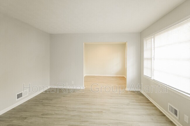 Building Photo - 2858 Davidson Dr