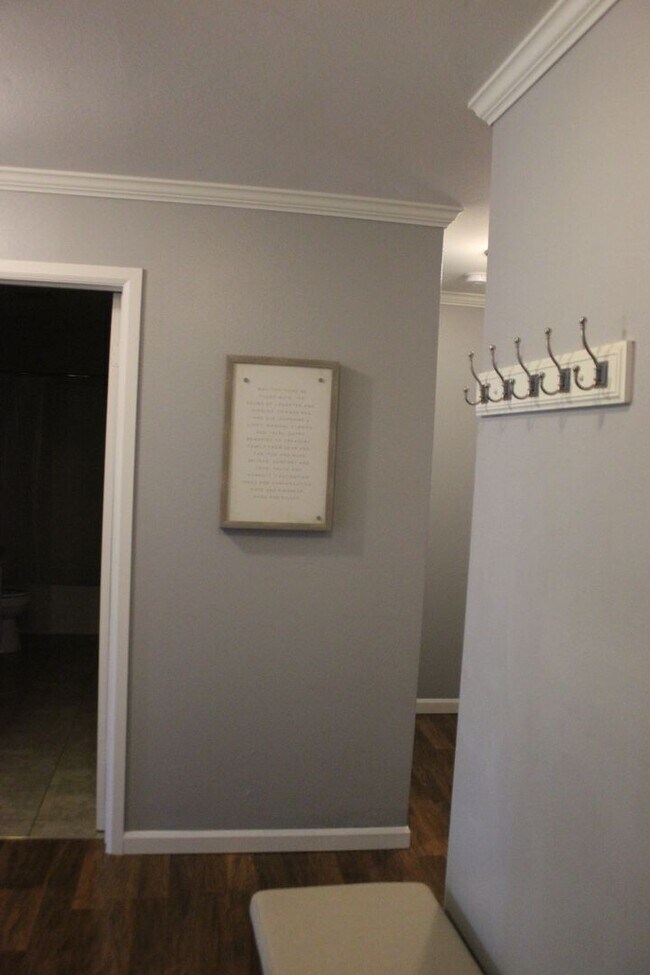 Foto del edificio - Gated Condo 2 bedroom 2 bath with no stairs!