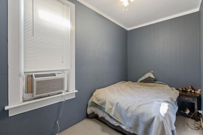 Building Photo - 2 bedroom in Chicago IL 60657